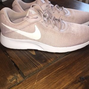 SOLD ⭐️Nike Tanjun, Lavender Women’s Size 8